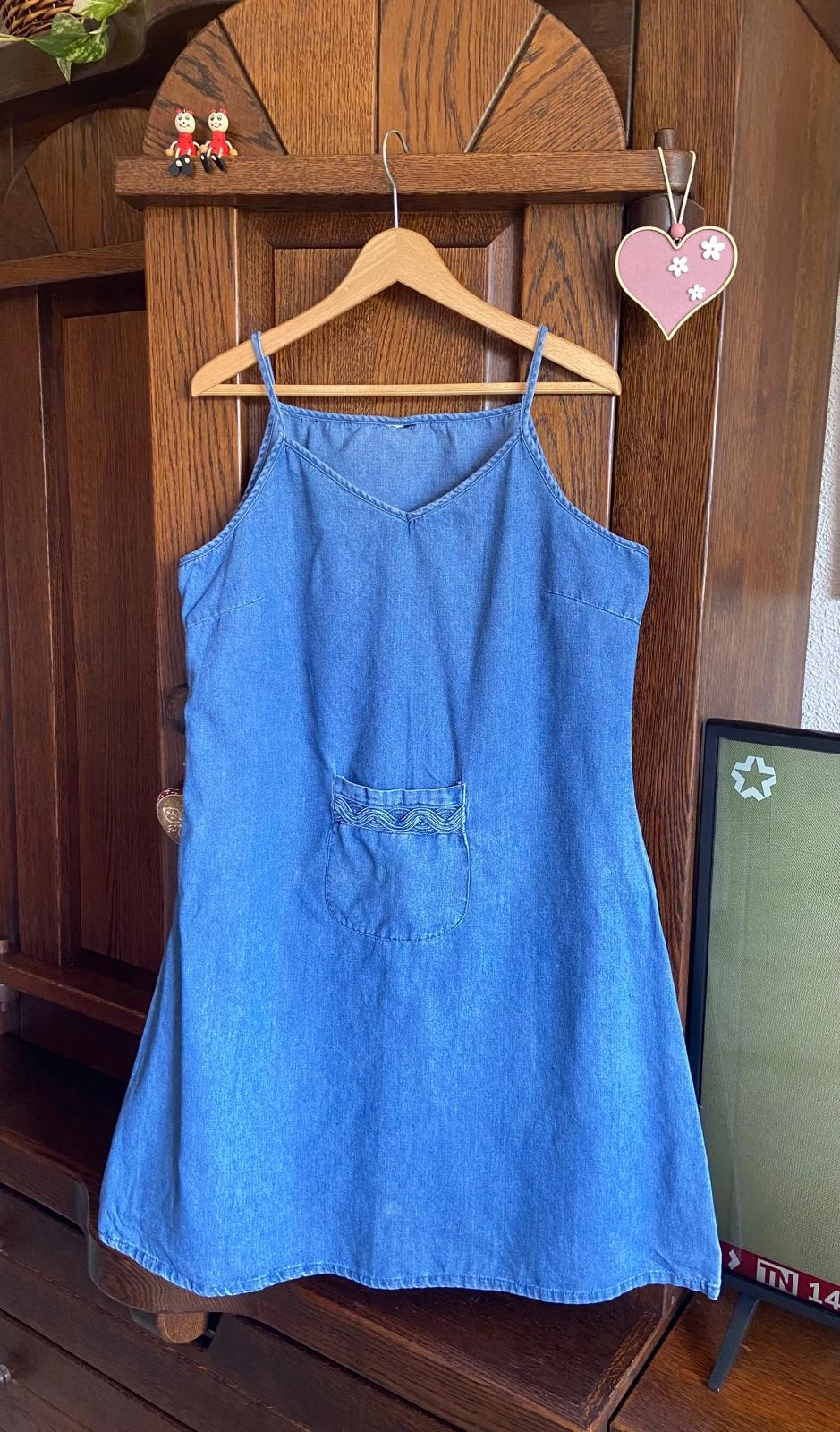 Vestido jeans de alças, bolso central, folgado. Tamanho M/L – photo 5